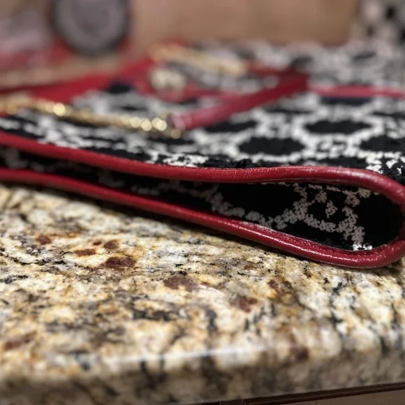 Rare Gucci Rajah Tote Bag Excellent Condition Retail $2,400 - Picture 7 of 11